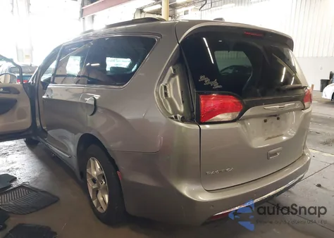 2017 Chrysler Pacifica Touring-L z USA, uszkodzony, nr VIN 2C4RC1BGXHR820375